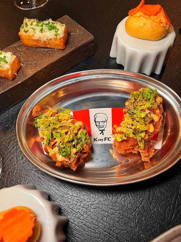 Bababouttown's tweet photo. The collab we all need, my God this was bloody beautiful!!!! I heard they are going to release another date for this so keep an eye out!
Stripclub Streetfood X 670 Grams 💗 https://t.co/6U99Uzpch5