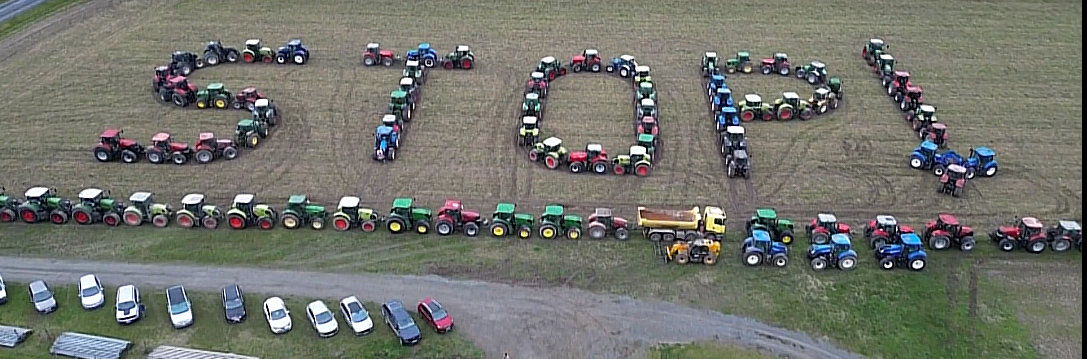 Le message est clair : STOP!
Regroupement de tracteurs en Indre et Loire 
❤️🚜❤️🚜❤️🚜