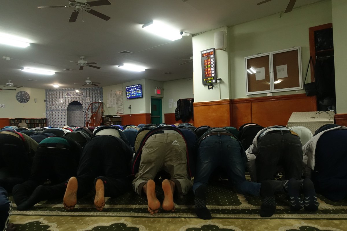 A Bronx mosque has become a de facto shelter for more than a hundred men each night many of whom who have tried and failed to secure another 30-day shelter bed... thecity.nyc/2024/01/23/mig…