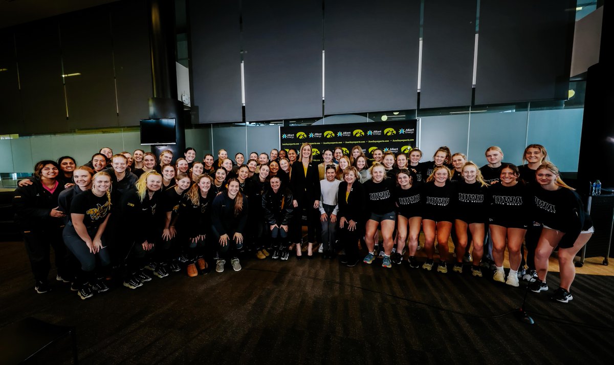 The Iowa Hawkeyes tweet media