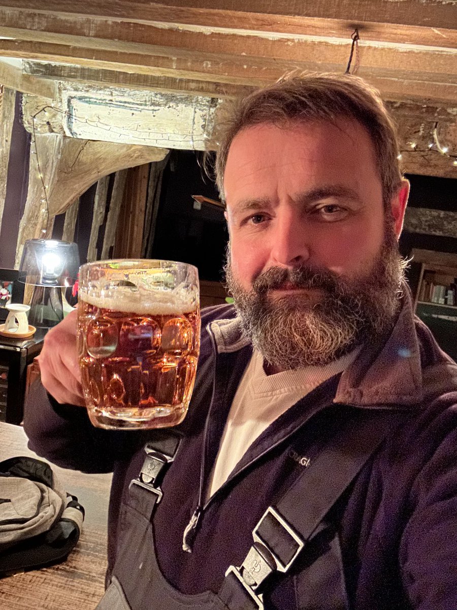 It's beer o'clock... cheers!