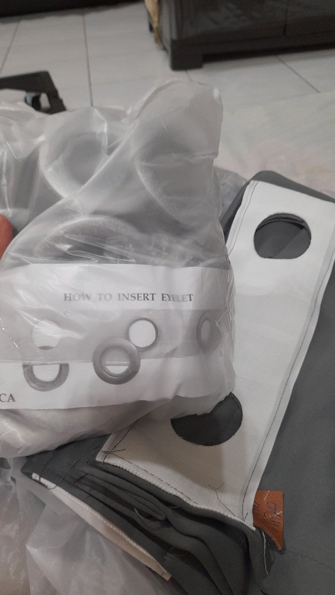Saya beli langsir bulan 8/2023 tapi 1/2024 baru bukak parcel and baru perasan salah beli jenis ring padahal rumah pakai hook ya tuhan kenapa gue boleh salah beli ni 🥹 tak tau nak jual dekat siapa. Dark Grey, 3 x W140 x H170 (Ring). 1 = RM30.50 1 langsir. Siapa nak beli 🥲