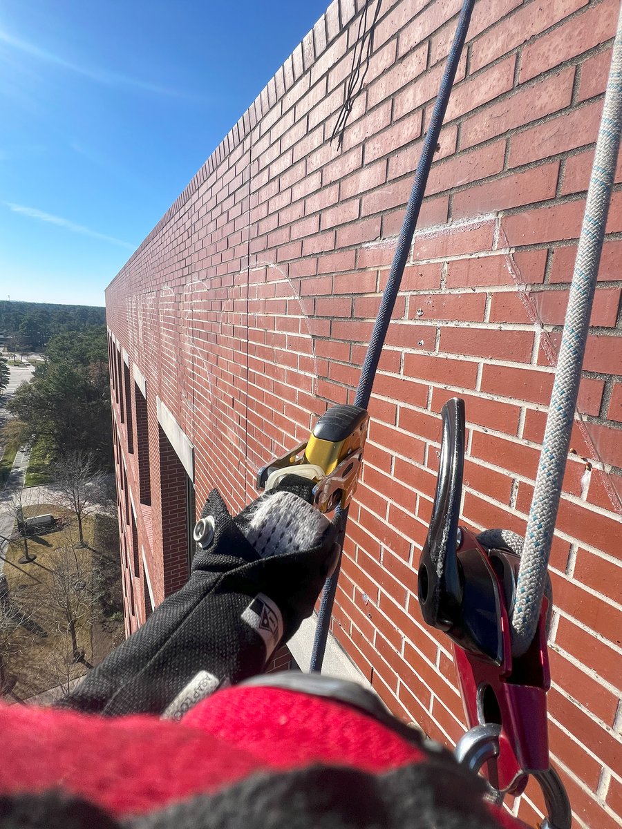 bakerssignstx's tweet image. Gary is always down to hang out... and I'm sure he was "chillin" on this run. Gotta love January weather! ⛄️❄️
Special thanks to our friends at Custom Sign Haus for bringing us in on this #hirisesign removal in Houston, TX.

#bakerssigns #signremoval #highrisesigns #bestintexas
