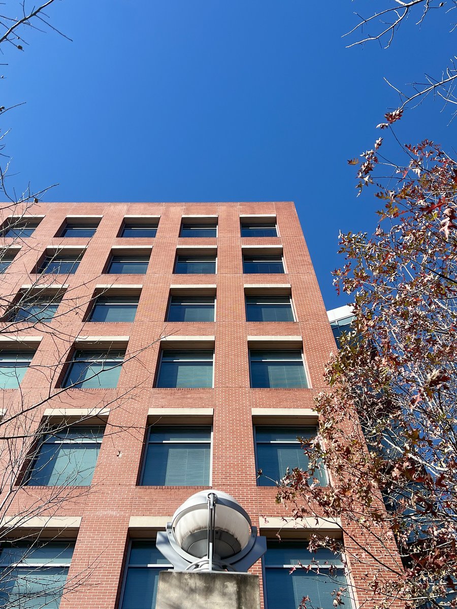 bakerssignstx's tweet image. Gary is always down to hang out... and I'm sure he was "chillin" on this run. Gotta love January weather! ⛄️❄️
Special thanks to our friends at Custom Sign Haus for bringing us in on this #hirisesign removal in Houston, TX.

#bakerssigns #signremoval #highrisesigns #bestintexas