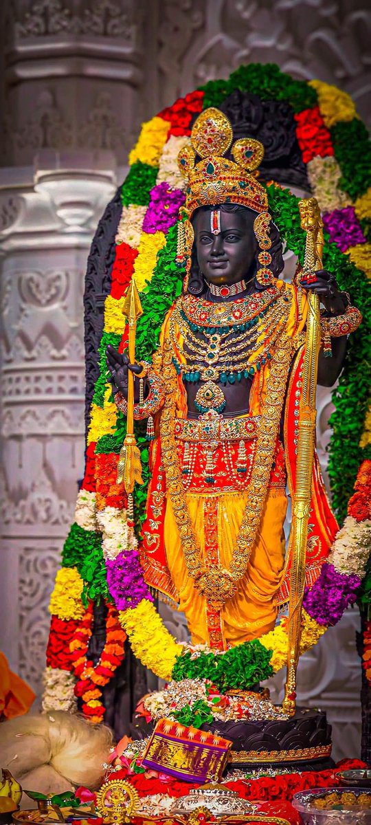 Homidevang31's tweet photo. It's no wonder that today, the wallpaper of many mobile screens is graced by Shri Ram🚩 https://t.co/vBX5zIoaZl