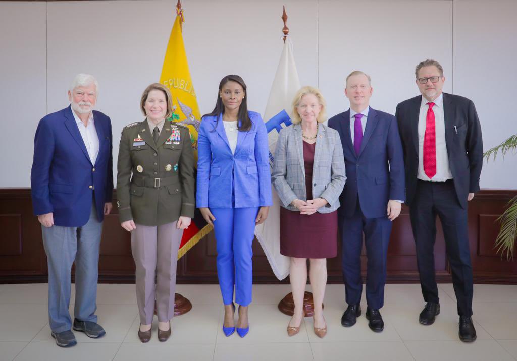 ElDatoEcua's tweet image. #Urgente ¡EE.UU Y LA FISCALÍA TRABAJAN EN ACELERAR LA COOPERACIÓN ENTRE EE.UU Y ECUADOR CONTRA LAS ORGANIZACIONES CRIMINALES!

La delegación estadounidense liderada por el Asesor Presidencial Especial para las Américas, Christopher Dodd y la General de #SOUTHCOM, Laura Richardson…