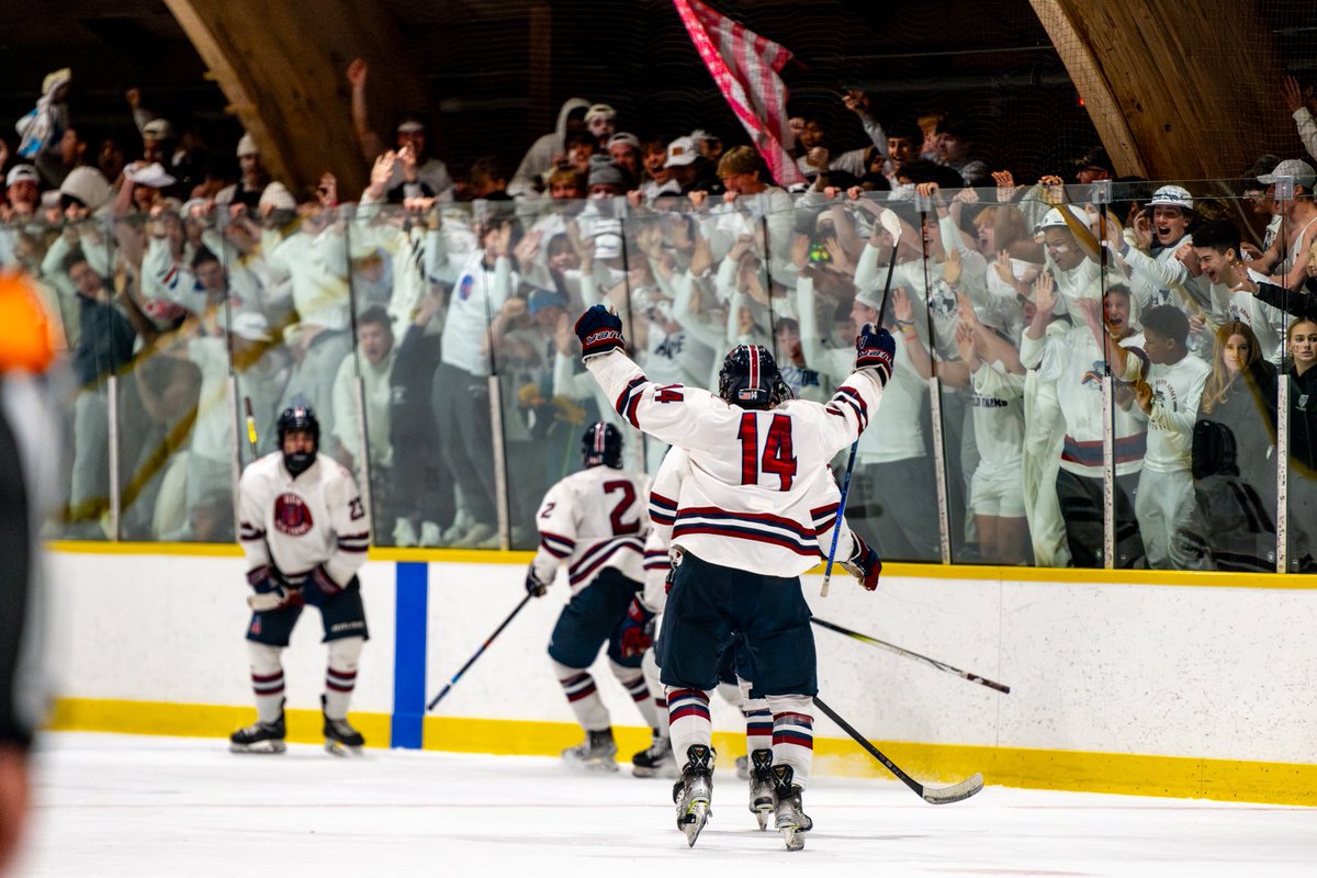 AOF_Hockey's tweet photo. Our boys SHOWED UP. 

#AvonArmy https://t.co/OqN6BEWE8h