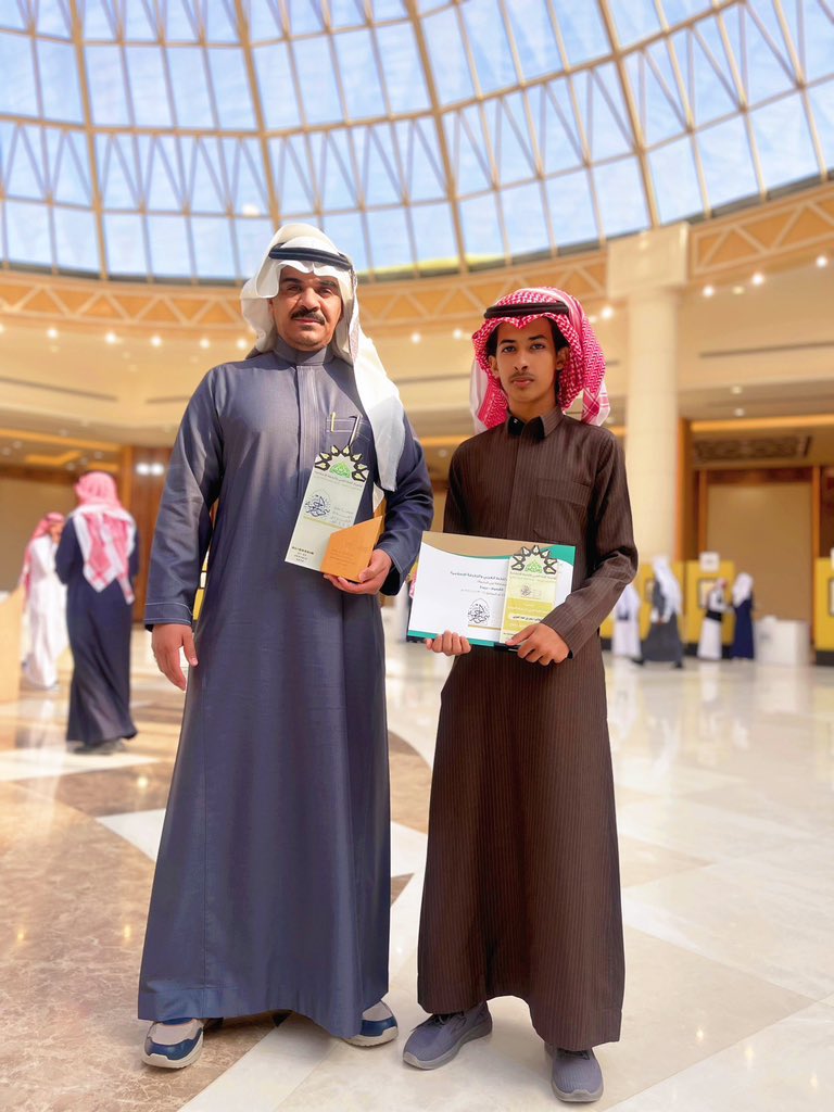 alhawamlah's tweet image. تم تكريم الطالب : عمر بن حمد بن عامر العجل الهويملي من #ثانوية_الفوارة ممثلا لمنطقة القصيم في الأولمبياد الوطني للخط العربي والزخرفة الإسلامية ، بمناسبة فوزه بالمركز الأول الذهبي في مسار الخط الجلي الديواني على مستوى المملكة