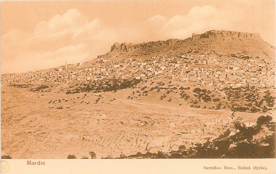AntMardin's tweet photo. 19. yüzyılın sonlarında Mardin'e gelen bir İngiliz seyyahın tespiti:

"Mardin diğer Osmanlı kentlerinden bir konuda ayrılır. Burada Müslüman, Hristiyan ve Yahudiler ayrı mahallelerde oturmaz."

📚Grattan Geary, Narrative of a Journey from Bombay to Bosphorus, London, 1878. https://t.co/hQftG3Gxof