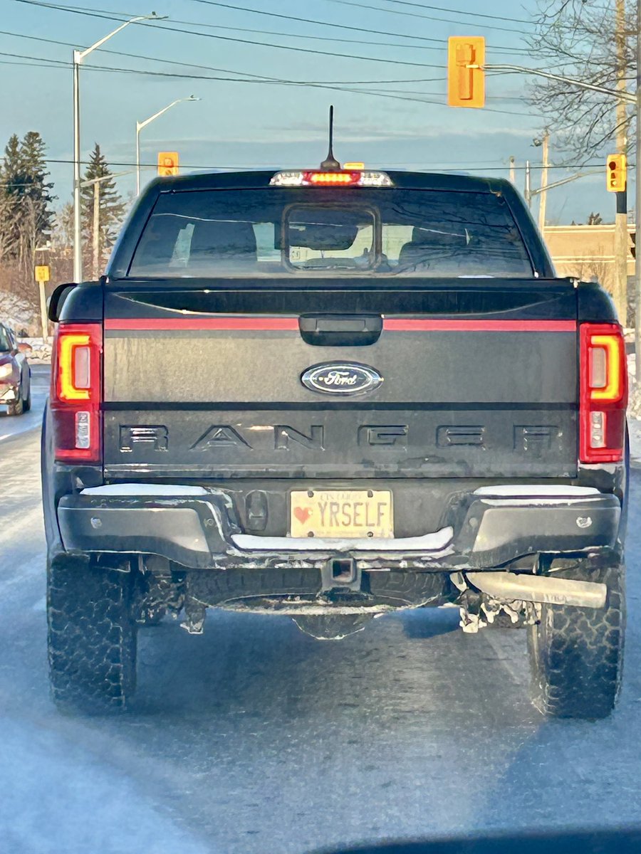 kelbelle234's tweet photo. i've seen this license plate at least 4 times in the past 2 weeks. #readthesigns https://t.co/GQgxVuN7Wn