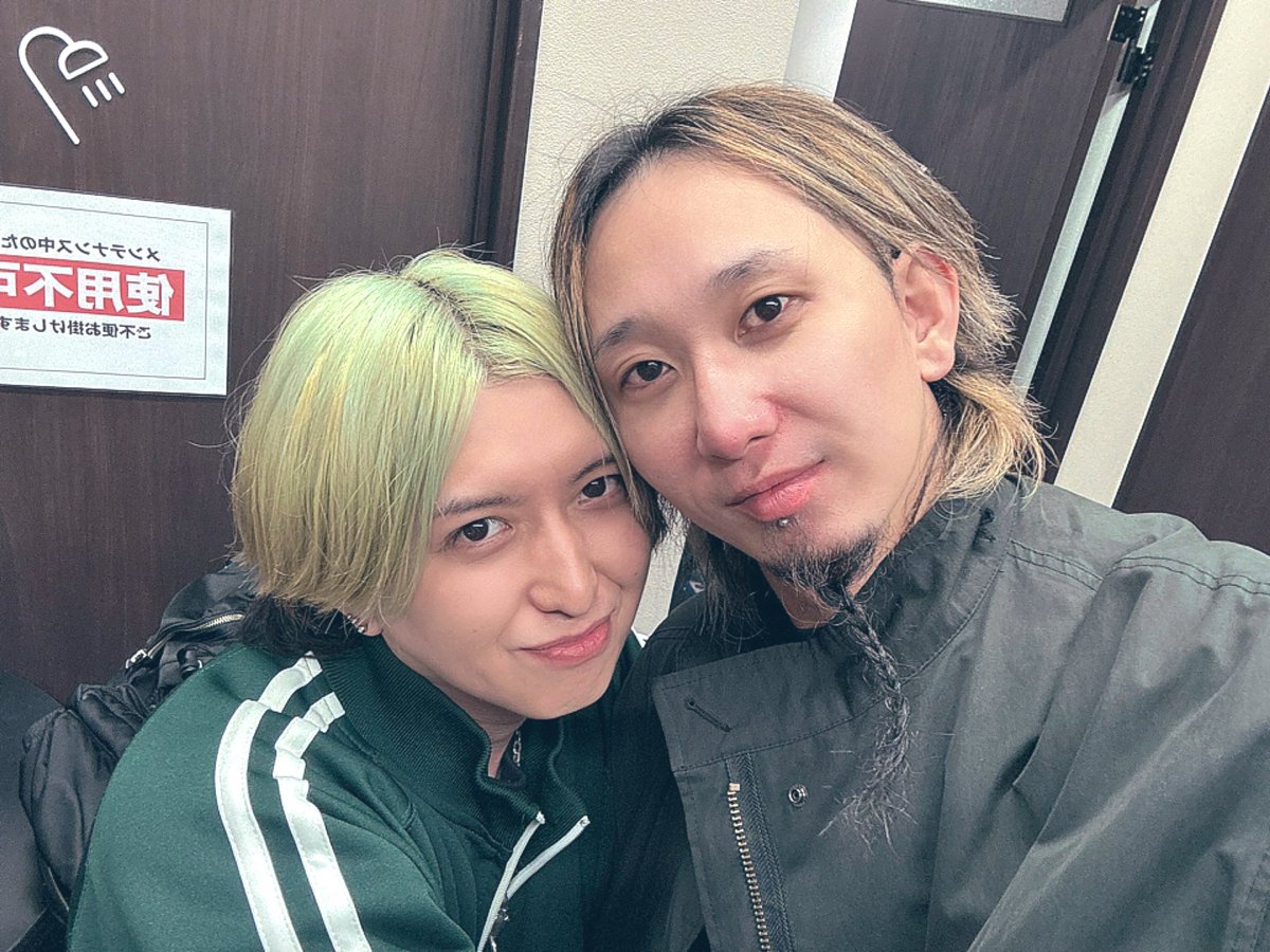 Meth_Gt's tweet photo. 伏見Jammin'ありがとうございました！
次のライブはいつですかね？

東京の兄達との感動の再会🙏
らぶり〜

#メスシン
#mtsnkr https://t.co/qyHmR7LSxl