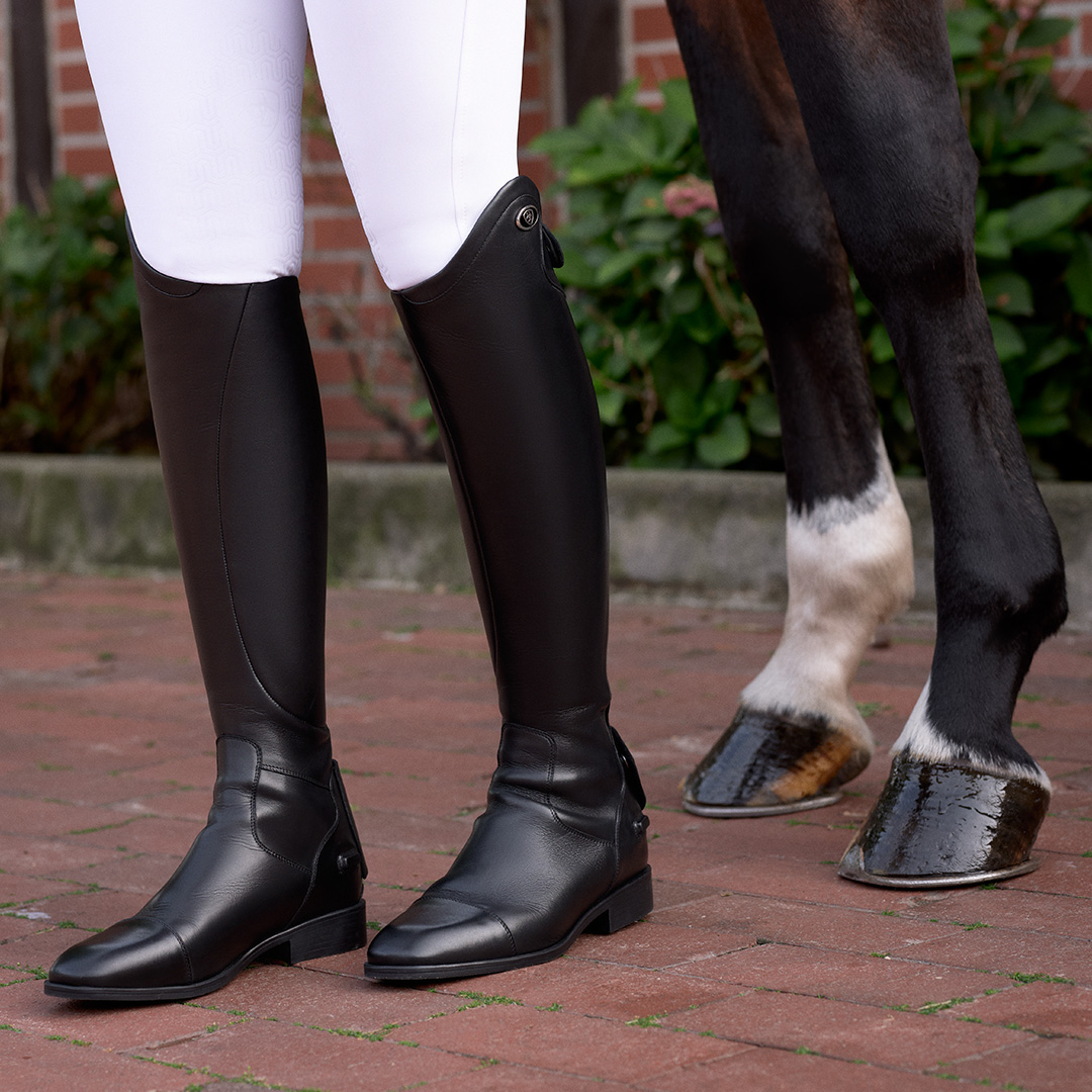 @Ariat's new Ravello Dress Boot has the luxurious, glove-like fit everyone’s raving about, in a sophisticated, dress boot silhouette.

#AriatEq | #MyAriat