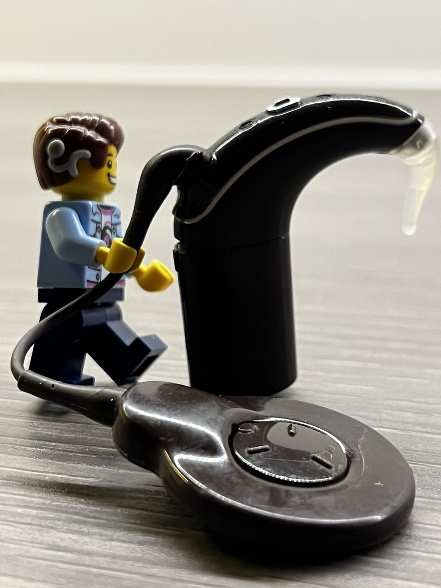 Bedankt @LEGO_Group om mini-figures met een cochleair implantaat te lanceren. Top gewoon!