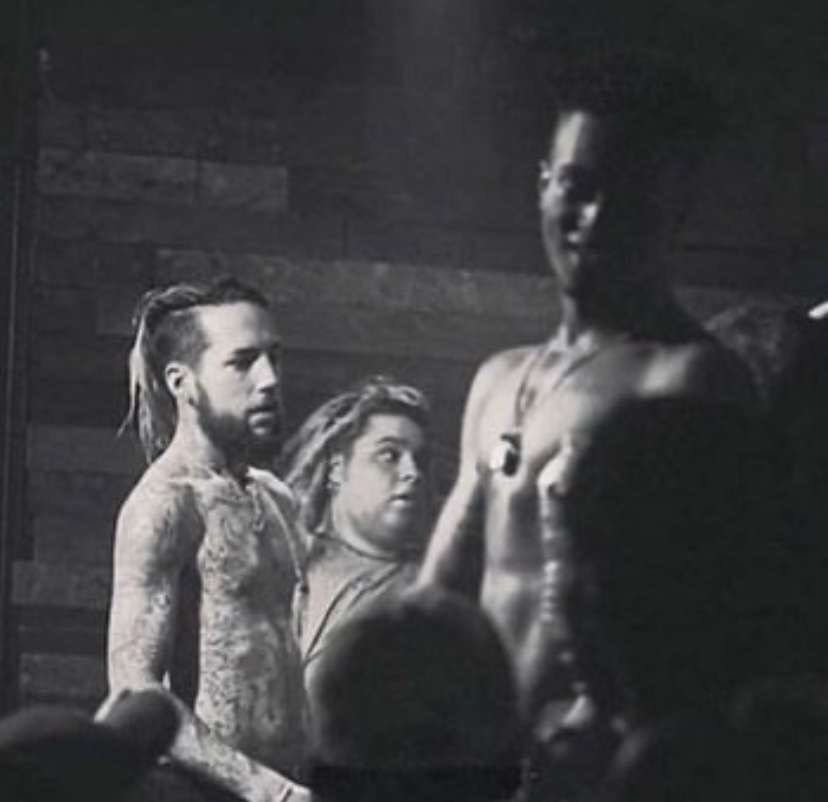 GRXYGXDS59's tweet photo. Happy gday @xxxtentacion 🖤 https://t.co/gwNbD3d6Ya