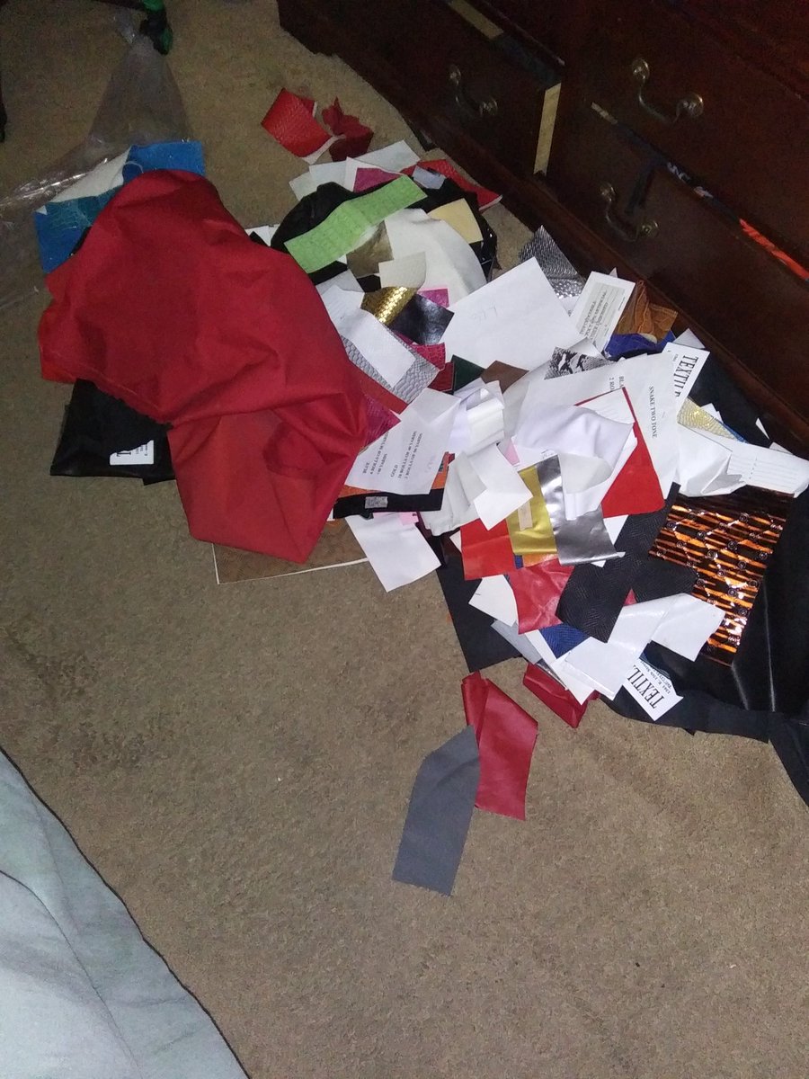 DippedanDripped's tweet image. Scrap leathers from the warehouse in downtown Los Angeles.#scrapleathers #vinylcrocodile #pvcleather #streetwearbloggers #vinylsnakeskin