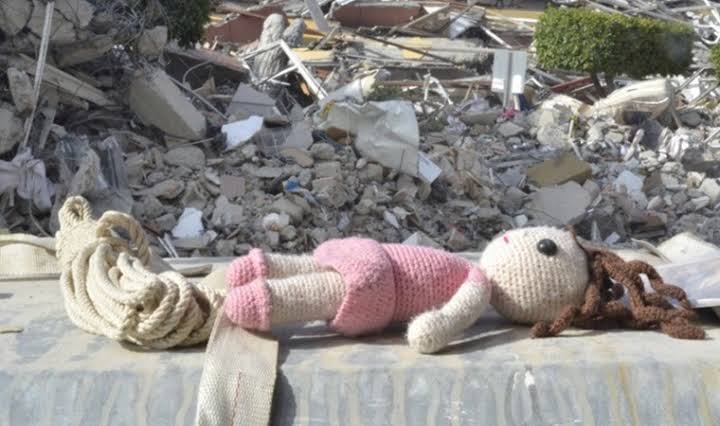 'Depremde kaybolan çocuklar araştırılsın' önergesi AKP ve MHP oylarıyla reddedildi.