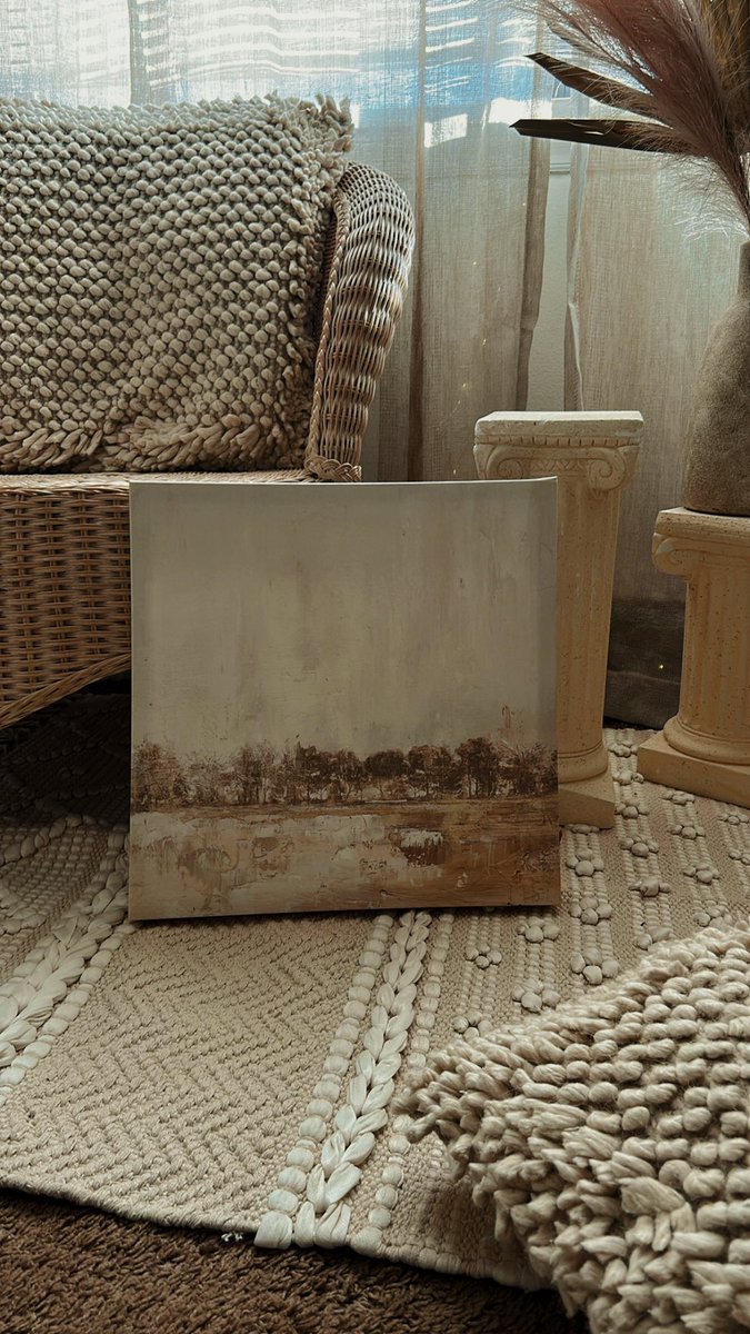 What’s it called when minimalism meets eclecticism? That’s pretty much the only way to describe the inspo for my living room🤣. So obviously I’ve still got the sofa (but the futon is gone!). I’m kinda loving this little reading nook feel😊

Theme: Bohemian-esque🐏🫶🏾