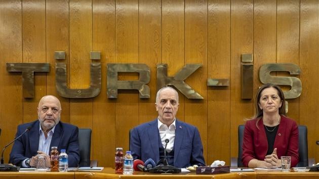 ✅ Memura % 49,25
✅ Memur Emeklisine % 49,25
✅ SSK Emeklisine % 49,25
✅ Bağ-Kur emeklisine % 49,25 
✅ Asgari ücret % 49,11 

❌ #Kamuişçisi ➡️TİS tarihleri farklılık gösteriyor azami alan % 32,57 aldı.
#İsciNeistiyor sendikalar ne yapıyor_?
KÇP'nin güncellenmesini istiyoruz.