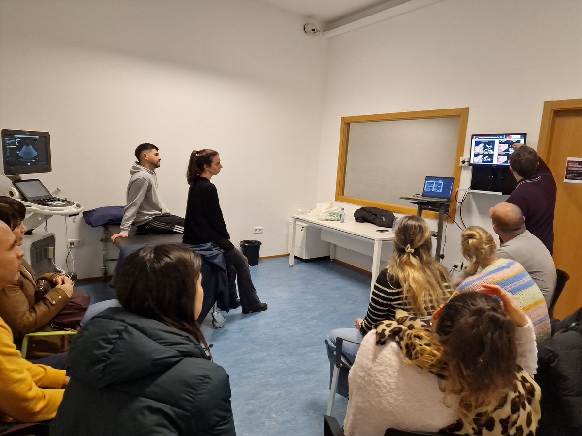 SergioCinza's tweet photo. Avanzamos en el Aula de Fibrilacion Auricular de @SEMERGENap. Excelente experiencia gracias al trabajo de profesionales de primera @DanielReyAldana @DocMPortela y Amparo Martínez Monzonis. Electrocardiograma y ecocardioscopia para el médico de #AP https://t.co/Pe2SZNKbkb