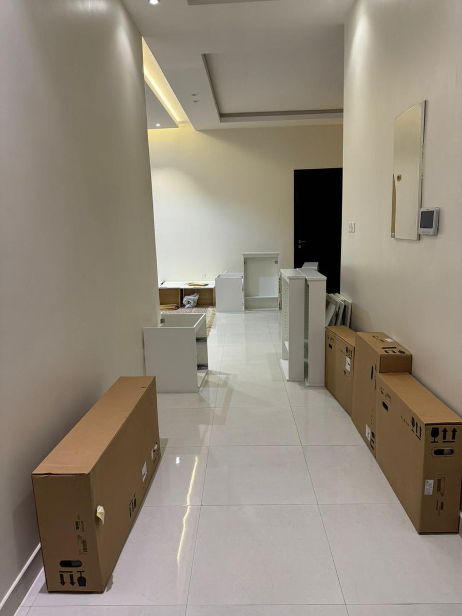 mohstr60's tweet photo. @IKEAsaudiarabia هذا هو توصيلكم أغراض دورة مياه مغاسل يتم تركيبها بهذا الشكل يقول لي العامل انه انتهى دورة في التركيب هنا  يعني لو اشتري منكم غرفة نوم مع التركيب (الله لا يعيدها من تجربة شراء) تركبونها عند باب المنزل وتقولون هذا هو تركيبها مشكلة اللي ماخذ وكالة شركة هي اللي شايلته (غسان السليمان) https://t.co/EJ81grOHEZ