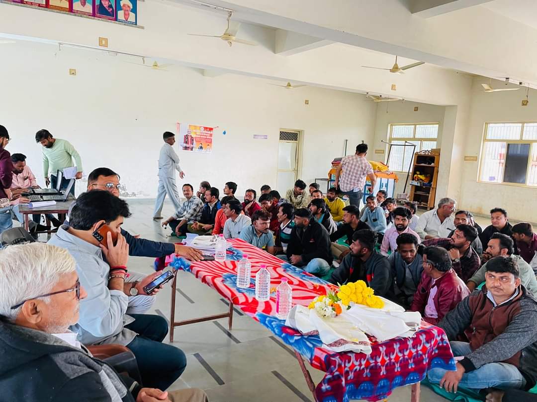 pnmalibjp's tweet image. #publicpost
#બક્ષીપંચમોરચોગુજરાત 
આજરોજ નાઈ સમાજની વાડી ખાતે ભારતીય જનતા પાર્ટી બક્ષીપંચ મોરચા ગુજરાત પ્રદેશ *પ્રધાનમંત્રી વિશ્વકર્મા કૌશલ્ય સન્માન યોજના પારંપરિક હસ્ત કલાના કારીગરો*  જેમાં નાઈ સમાજ ને સહાયતા માટે આજે કેન્દ્રીય યોજનાનો પી એન માળી સાહેબ પ્રદેશ મંત્રી બક્ષીપંચ