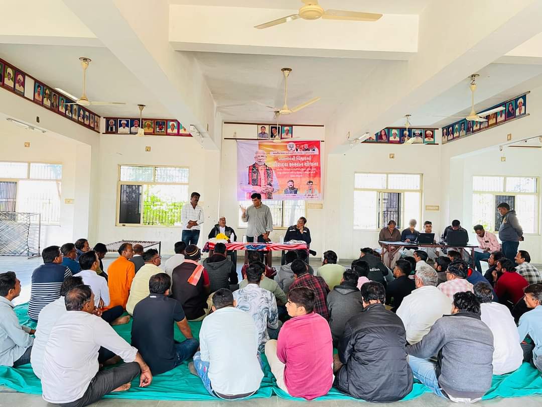 pnmalibjp's tweet image. #publicpost
#બક્ષીપંચમોરચોગુજરાત 
આજરોજ નાઈ સમાજની વાડી ખાતે ભારતીય જનતા પાર્ટી બક્ષીપંચ મોરચા ગુજરાત પ્રદેશ *પ્રધાનમંત્રી વિશ્વકર્મા કૌશલ્ય સન્માન યોજના પારંપરિક હસ્ત કલાના કારીગરો*  જેમાં નાઈ સમાજ ને સહાયતા માટે આજે કેન્દ્રીય યોજનાનો પી એન માળી સાહેબ પ્રદેશ મંત્રી બક્ષીપંચ