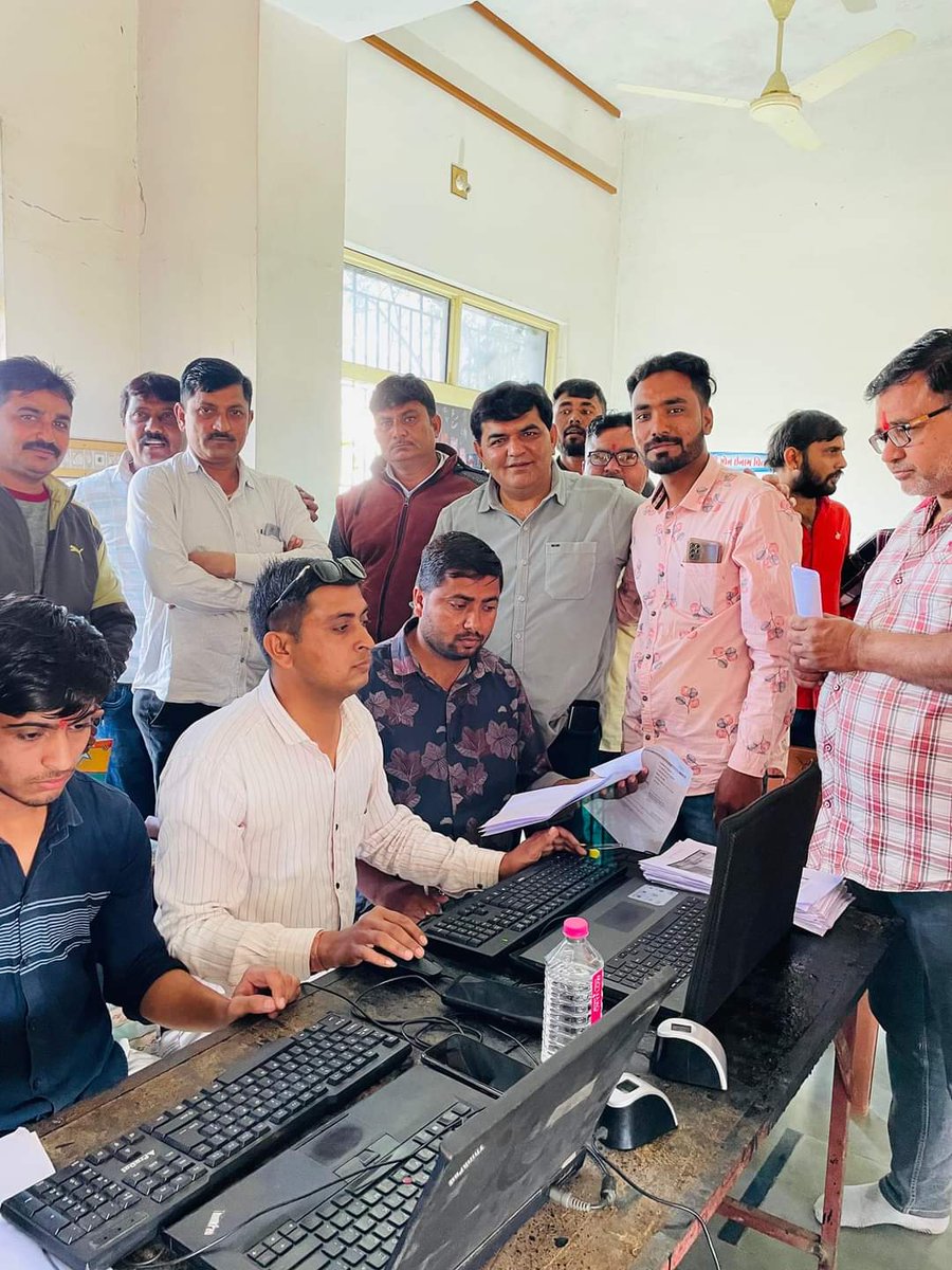 pnmalibjp's tweet image. #publicpost
#બક્ષીપંચમોરચોગુજરાત 
આજરોજ નાઈ સમાજની વાડી ખાતે ભારતીય જનતા પાર્ટી બક્ષીપંચ મોરચા ગુજરાત પ્રદેશ *પ્રધાનમંત્રી વિશ્વકર્મા કૌશલ્ય સન્માન યોજના પારંપરિક હસ્ત કલાના કારીગરો*  જેમાં નાઈ સમાજ ને સહાયતા માટે આજે કેન્દ્રીય યોજનાનો પી એન માળી સાહેબ પ્રદેશ મંત્રી બક્ષીપંચ