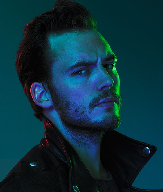 MjTheHunter's tweet photo. Small guide to 3D lighting references 

1. Find ref you want to either replicate or use as inspiration (Sam Claflin)

2. Break down light one at a time. Where is it located, color and function. Key lights, fill lights and rim lights are typically what you want. https://t.co/MS1lESmJAp