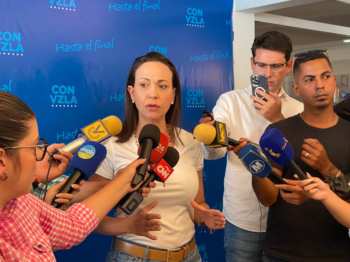 #AlertaInternacional || <a href="/MariaCorinaYA/">María Corina Machado</a>

"A todos los actores de la comunidad internacional que hablan de unas elecciones libres 
Ya son dos coordinadores jefes de comando que han sido secuestrados y desaparecidos.
Otros 3 coordinadores que están siendo perseguidos,  les pregunto