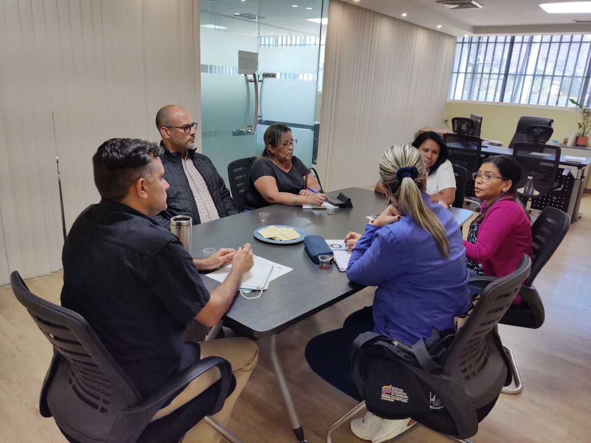 Hoy #23Ene el <a href="/iaegabaldon/">SAIAE Arnoldo Gabaldon Oficial</a> junto a la Dirección General de Salud Ambiental, para fortalecer lazos de cooperación y plantear mesas de trabajo en relación a trabajos de investigación y formación en salud.

Trabajando juntos para el Fortalecimiento del #SPNS

#FuriaBolivarianaActiva