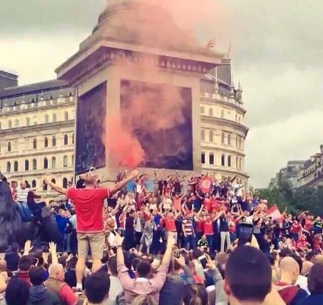 Middlesbrough fans making Trafalgar Square their own before the Norwich Play-Off final in 2015 🇦🇹