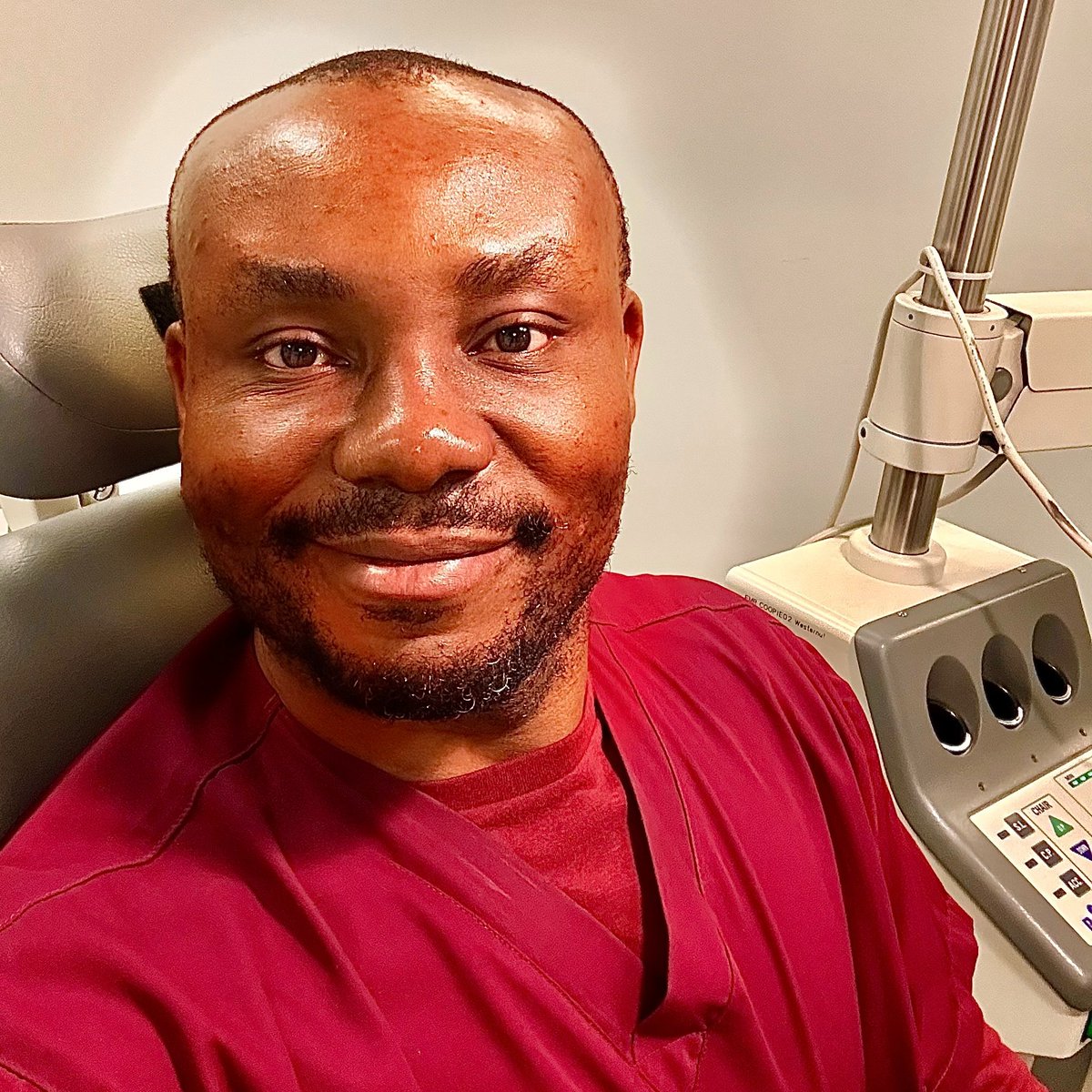 WesternU College of Optometry student Emmanuel Nwagha received a 2023 Eye Care Access Scholarship from @zennioptical. #WesternUProud #WesternUWay #optometry tinyurl.com/mppb9af8