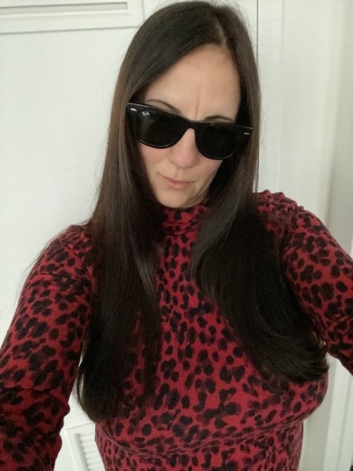 Fresh Cut n Dye on this Tuesday afternoon. 💇&zwj;♀️ #treatyourself https://t.co/O6912dS5K8<a href="/tag/treatyourself"class="tags"><span>#treatyourself</span></a>