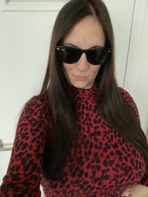 Fresh Cut n Dye on this Tuesday afternoon. 💇&zwj;♀️ #treatyourself https://t.co/O6912dS5K8<a href="/tag/treatyourself"class="tags"><span>#treatyourself</span></a>