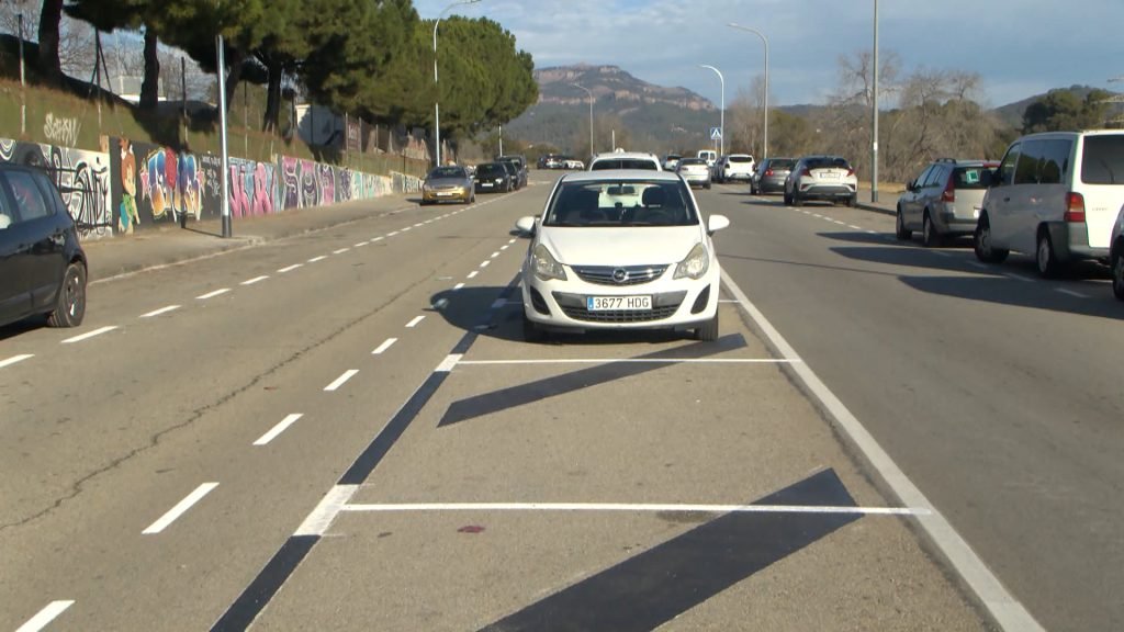CanalTerrassa's tweet image. 🚘🅿️| S’habiliten 400 noves places d’aparcament a #LesArenes, #LaGrípia i #CanMontllor

Una part es fan en el tram central de l’avinguda del Pintor Mir. Són sense limitació horària tota la setmana

▶️Us en mostrem la ubicació a terrassadigital.cat/shabiliten-400… #Terrassa