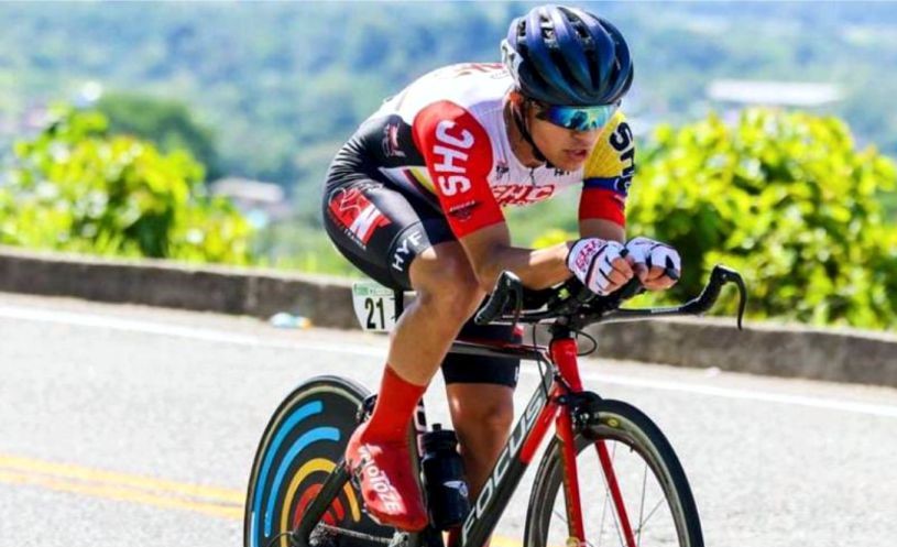Los ciclistas de #Chía, David González y Mario Valbuena, del registro del club Riders, hacen parte de SHC CYCLING TEAM, que competirá en el Campeonato Nacional Sub 23 y Élite, entre el 24 y 28 de enero en el departamento de Boyacá 
<a href="/AlcaldiaChia/">Alcaldía de Chía</a> <a href="/adrenalinacol/">Adrenalina Informativo Regional</a>