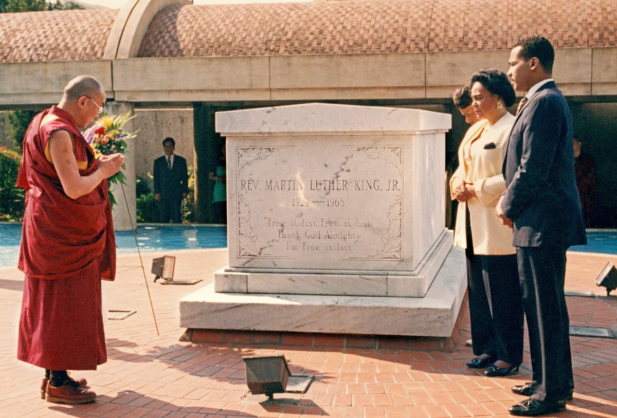 SaveTibetOrg's tweet photo. ICT mourns the loss of #DexterKing, son of the late Martin Luther King Jr. and Coretta Scott King

In 1995, Mr. King and his mother welcomed the Dalai Lama to the King Center in Atlanta, where His Holiness paid his respects to Martin Luther King

RIP #DexterScottKing https://t.co/r5PYaz64ip
