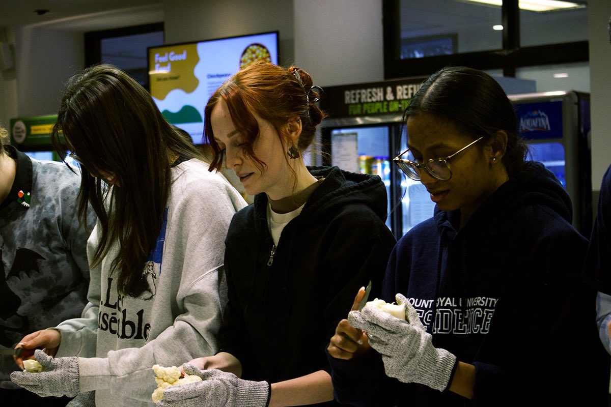 #NourishU kicked off, elevating culinary skills &amp; fighting food insecurity at #MRU! 🍽️ Thanks to <a href="/CanadianNatural/">Canadian Natural</a> for fuelling this initiative &amp; to @CalgaryCOOP for a generous $5K gift card donation, empowering our students to shop for healthy foods! 🛒

📸 Julie Patton