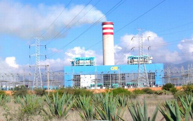 Planoinforma's tweet photo. Los trabajadores de la Termoeléctrica de Villa de Reyes en SLP, han bloqueado el acceso de la misma realizando un paro laboral debido a un atraso de pago de 4 semanas. 
Detalles:  https://t.co/Wz9ttzNU58
#SLP https://t.co/PQnSYmw79y