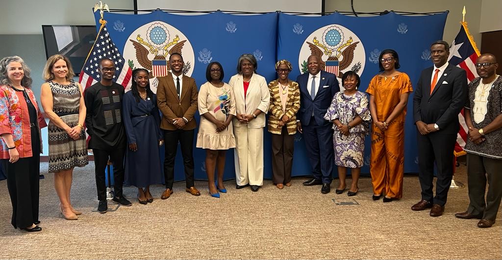 EPLeaders's tweet photo. Fellows and Alumni from @PYPPLeaders join the roundtable with @USAmbUN, @SteveBenjaminSC, Chargé d’Affaires Catherine Rodriguez, @BetsyHWilliams and others. We're grateful for the creation of space for young leaders to discuss their priorities and how to increase youth inclusion. https://t.co/x43guHDgtG