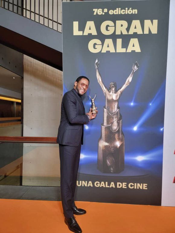 Homenaje en Barcelona a la trayectoria de Javier Sotomayor. Cuba exibe sus logros deportivos. Esta gloria del deporte cubano dio muchas alegrias a nuestro país. #SanctiSpíritusEnMarcha #CabaiguánEduca #Cuba <a href="/CubaMined/">MINED</a>