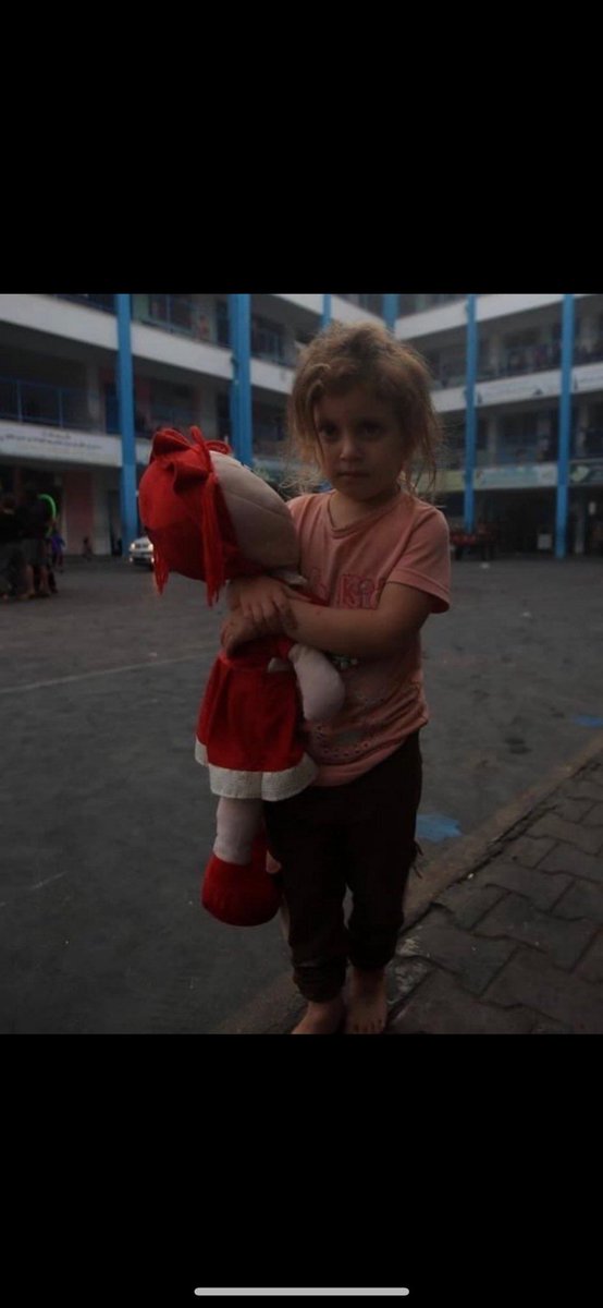 #GazaStarving şu çocuğun tırnağı olamazsın itrail. Ne kadar aşağılık bir milletsiniz, kahrolduğunuzu görmek bizlere nasip olsun !