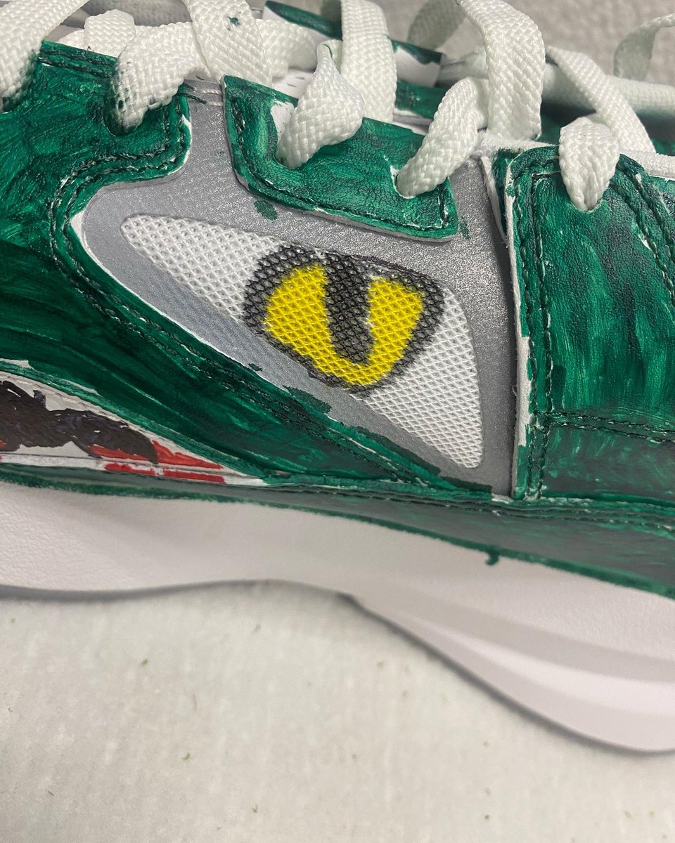 CitadelHoops's tweet photo. Over the past week, with the help of @MUSCHealth, kids from @MUSCKids have been designing the shoes our coaches will wear TOMORROW night in our game vs Mercer. Join us at McAlister on 1/24 to see them on our coaches feet!👟 #SuitsAndSneakers @CoachesvsCancer https://t.co/9v6hK6vkWA