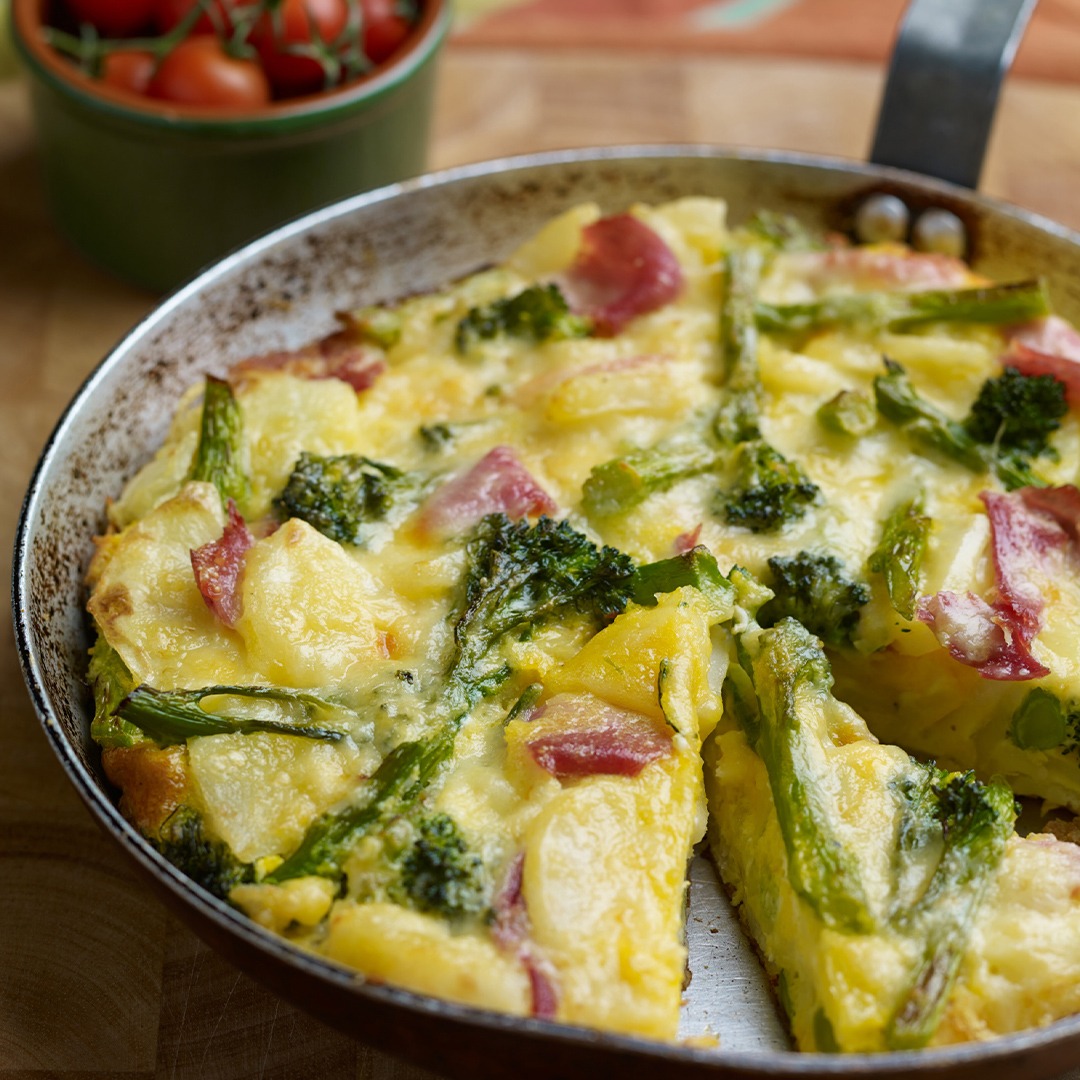 A few simple ingredients come together in no time to make this satisfying potato, ham and cheddar frittata. 😋 Perfect for a quick family dinner, or lunch al-desko! 🥦

tenderstem.co.uk/cooking-with-t…