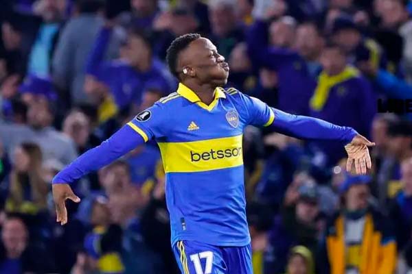 tadokolo79's tweet photo. Tras charlar con el entorno empresarial de Luis Advíncula, el peruano es considerado, por el momento, como jugador intransferible en Boca Juniors. @deportuit_peru https://t.co/MJvM7cvVMr