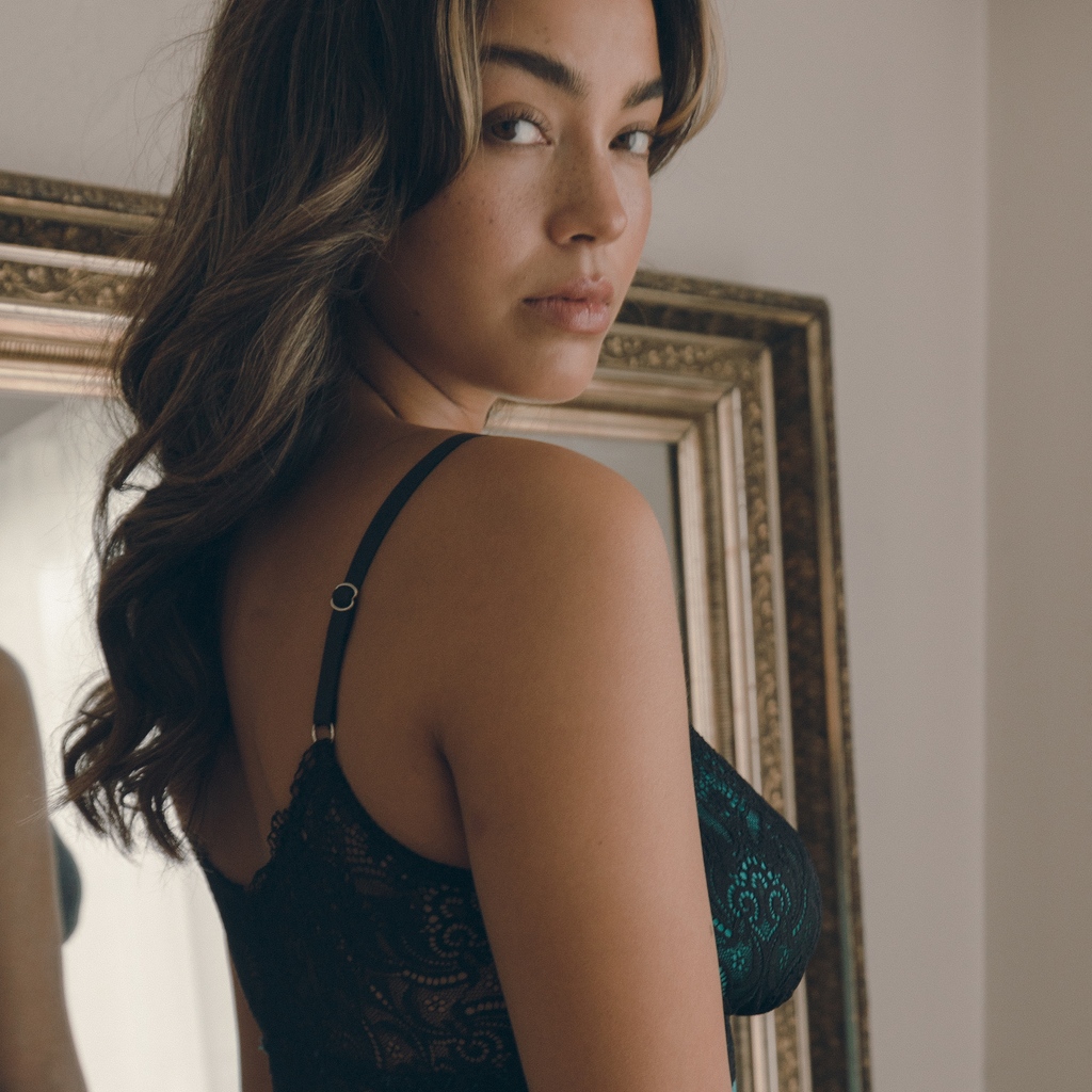 Let Sabrina put a spell on you with a bewitching emerald collection of silks and inky black lace. There's something for everyone to love in this collection. 

Shop now: bit.ly/44R2ULT

#nkimode #beyondthesheets #vancouver #designedincanada #luxurysleepwear #silksleepwear