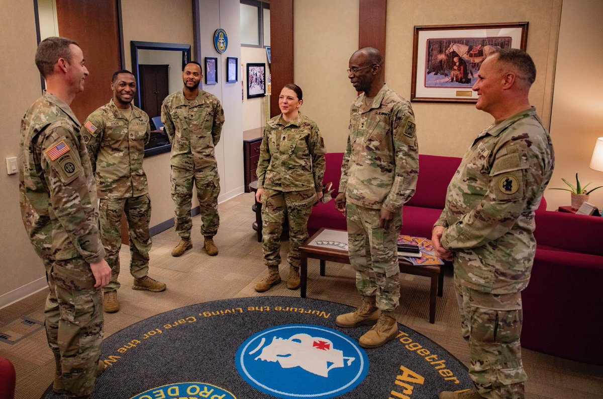 ARMYSOUTH's tweet photo. Today, Maj. Gen. William Green Jr, the @ArmyChaplains Chief of Chaplains, and Sgt. Maj. Meaghan Simmons, the U.S. Army Chaplain Corps Regimental Sergeant Major, conducted a staff assistance visit at #ARSOUTH.
@Southcom l @usarmy https://t.co/Jgj1Ju9O5H