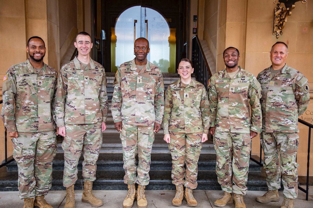 ARMYSOUTH's tweet photo. Today, Maj. Gen. William Green Jr, the @ArmyChaplains Chief of Chaplains, and Sgt. Maj. Meaghan Simmons, the U.S. Army Chaplain Corps Regimental Sergeant Major, conducted a staff assistance visit at #ARSOUTH.
@Southcom l @usarmy https://t.co/Jgj1Ju9O5H