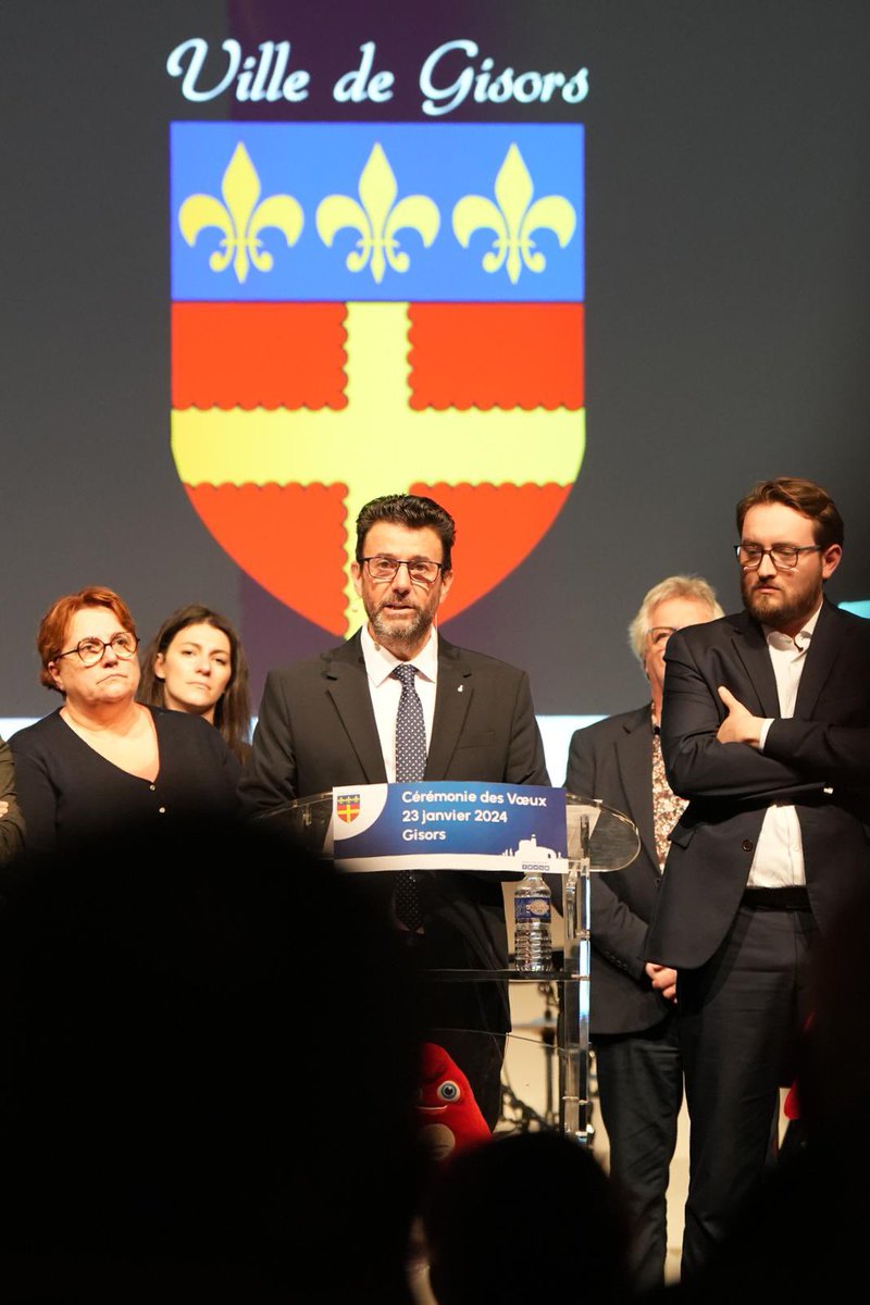 [ #VOEUX ] Le maire de Gisors, José Cerqueira, a présenté ses meilleurs vœux aux habitants de la commune en présence de notre président, <a href="/AlexRassaert/">Alexandre Rassaërt</a> ! Un moment convivial autour d’une thématique phare dans l’Eure pour cette nouvelle année : Les JO de Paris 2024 !