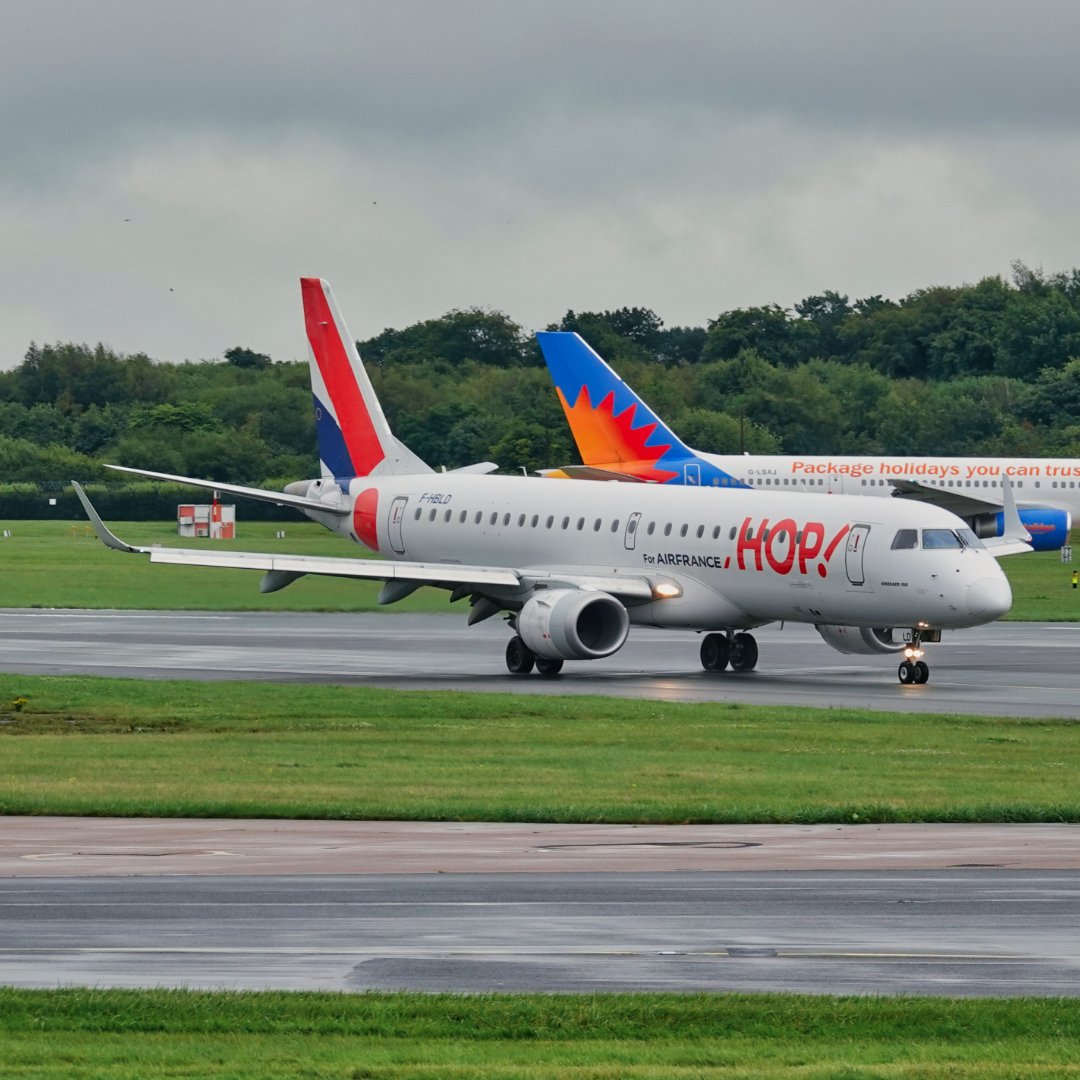 Michaelflying28's tweet photo. Air France Hop Embraer F-HBLD ERJ-190-100 LR arriving at Manchester Airport from Paris Charles de Gaulle Airport 23.7.23.

#airfrance #airfrancehop #embraer #embraerlovers #weloveembraer #embraerstories #embraerejet #embraerejets #ejet #e190 #emb190 #embraere190 #erj190 #erj https://t.co/iTR1tMNoYz